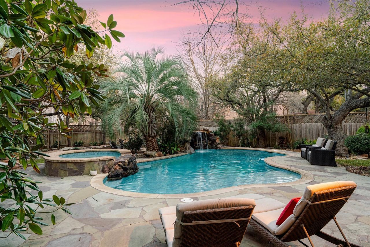 10019 Estancia Ln, Austin, TX 78739 Main Photo