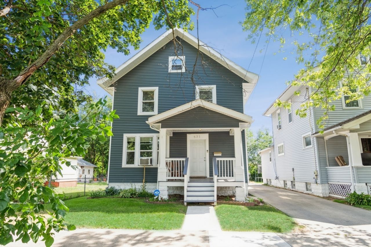 571 E Benton Street, Aurora, IL 60505 Main Photo