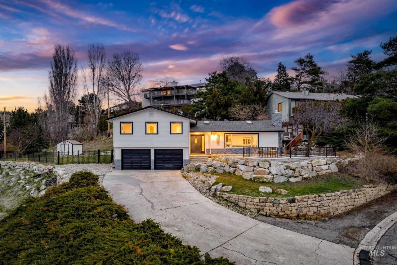2109 N Hillway Dr, Boise, ID 83702 Main Photo