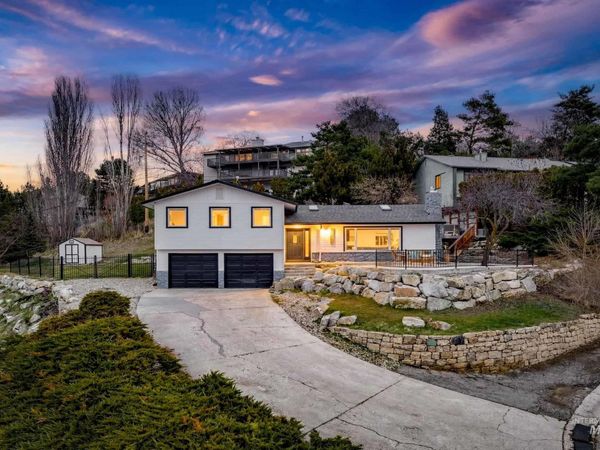 2109 N Hillway Dr, Boise, ID 83702