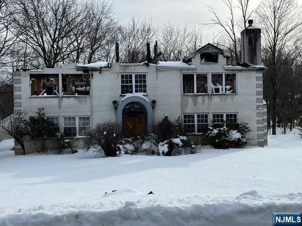 18 Lake Road, Upper Saddle River, NJ 07458