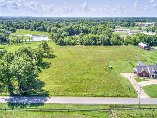 2 NW 5th , Pryor, OK 74361