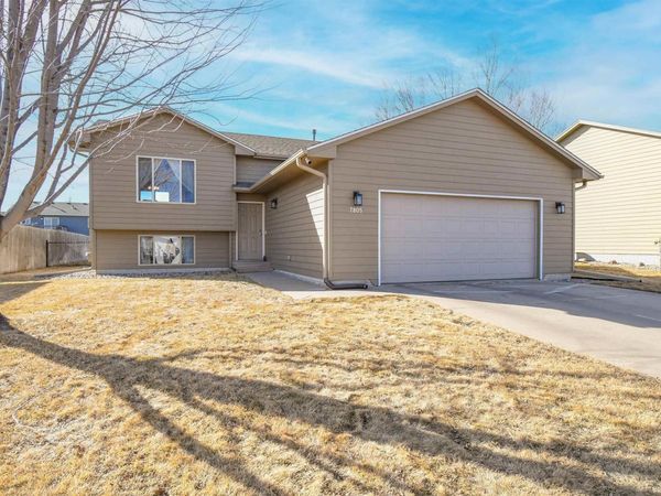 7805 W 44th St, Sioux Falls, SD 57106
