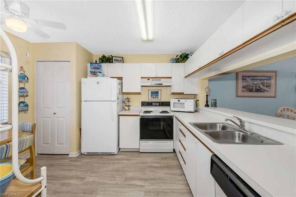 7025 Dennis Cir, Unit G202, Naples, FL 34104 Photo