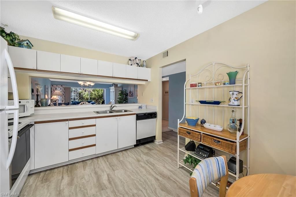 7025 Dennis Cir, Unit G202, Naples, FL 34104 Photo