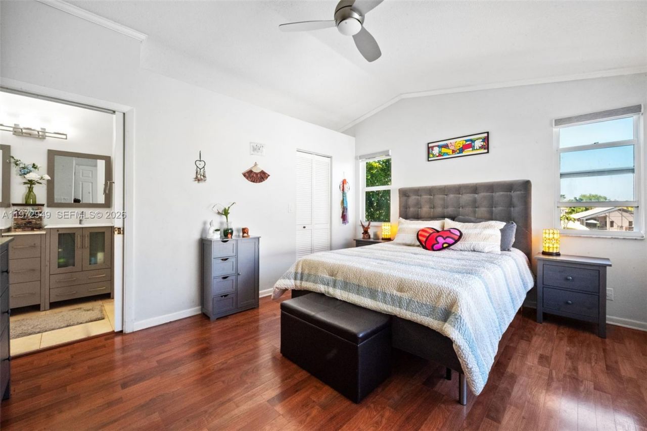 1026 SW 180th Ter, Pembroke Pines, FL 33029 Photo