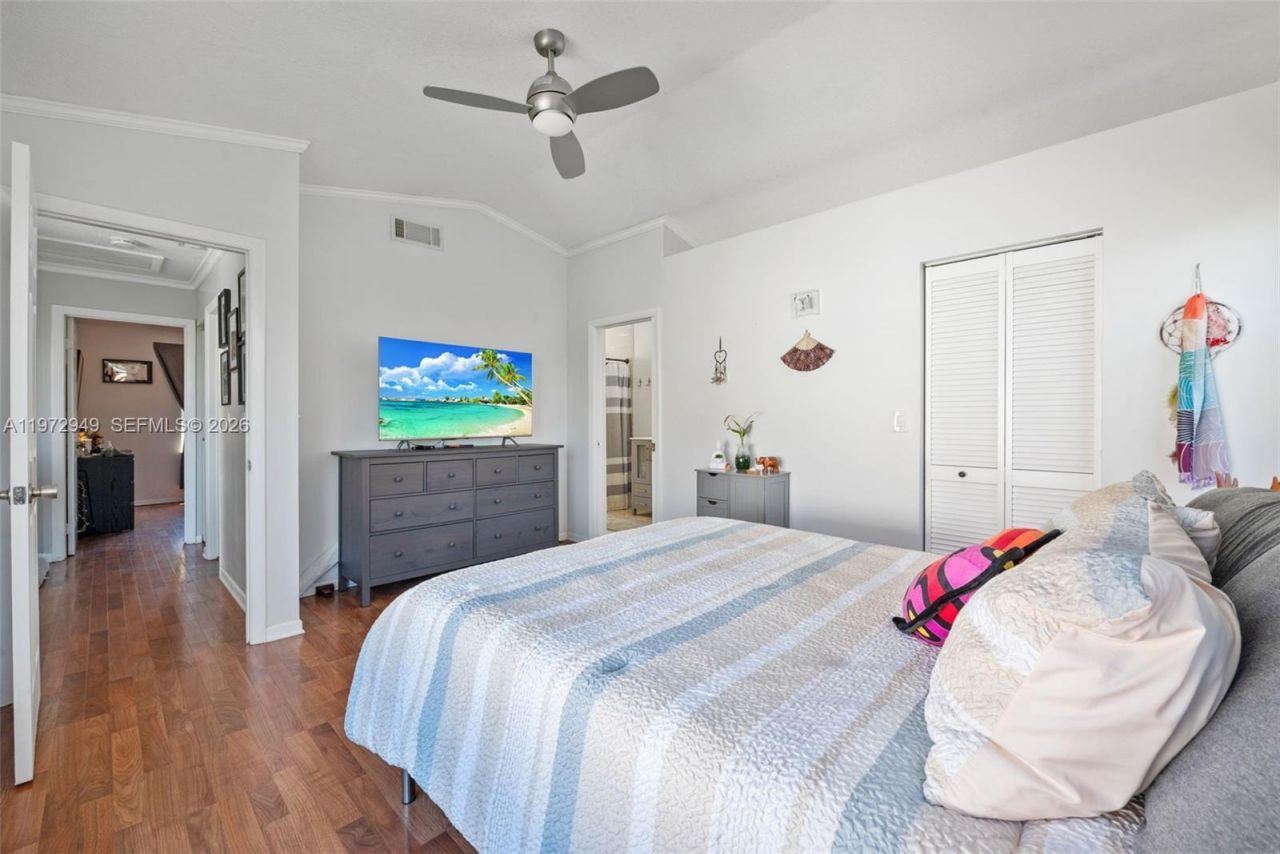 1026 SW 180th Ter, Pembroke Pines, FL 33029 Photo