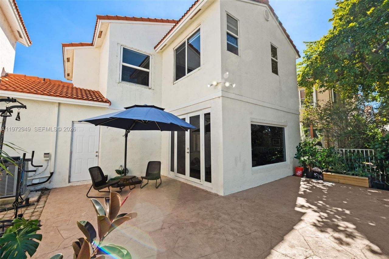 1026 SW 180th Ter, Pembroke Pines, FL 33029 Photo