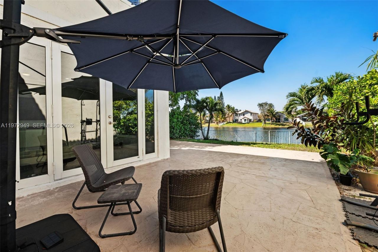 1026 SW 180th Ter, Pembroke Pines, FL 33029 Photo