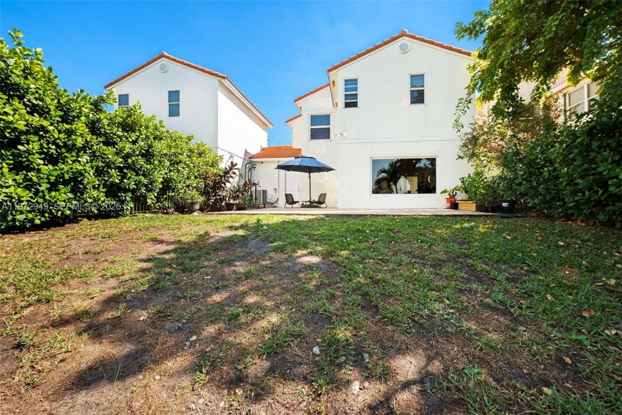 1026 SW 180th Ter, Pembroke Pines, FL 33029 Photo