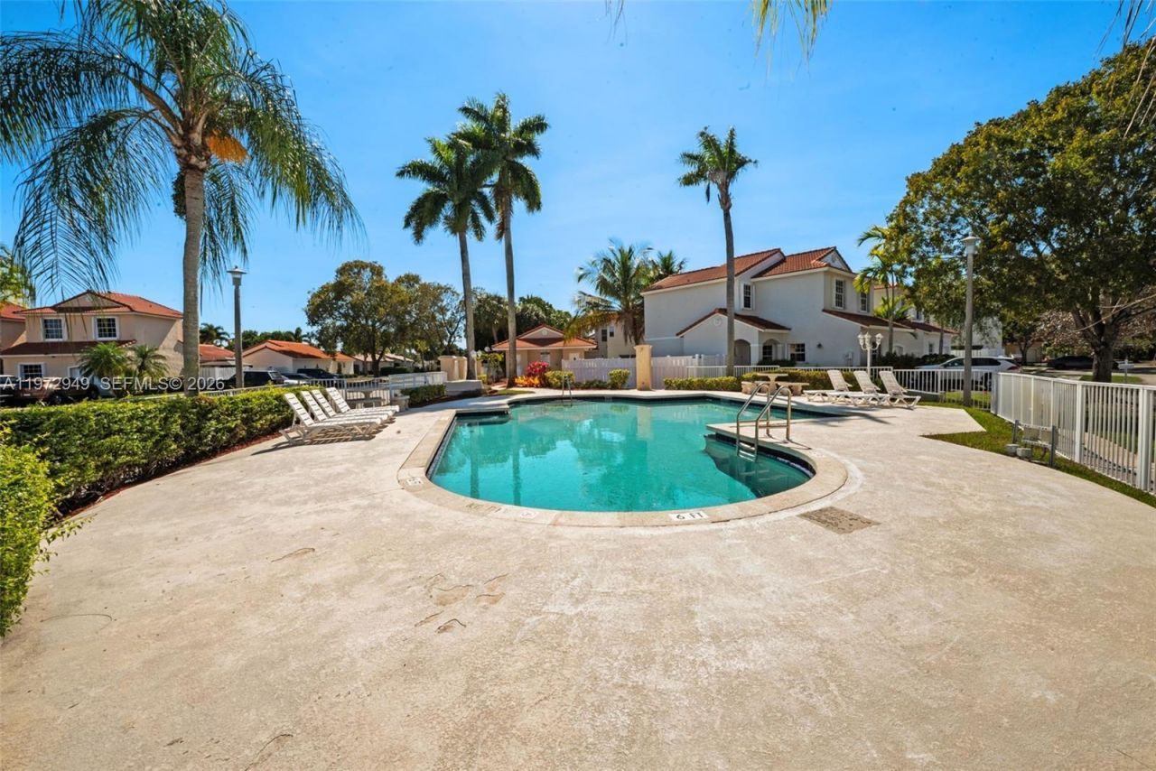 1026 SW 180th Ter, Pembroke Pines, FL 33029 Photo