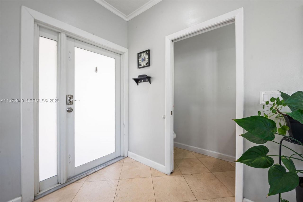 1026 SW 180th Ter, Pembroke Pines, FL 33029 Photo