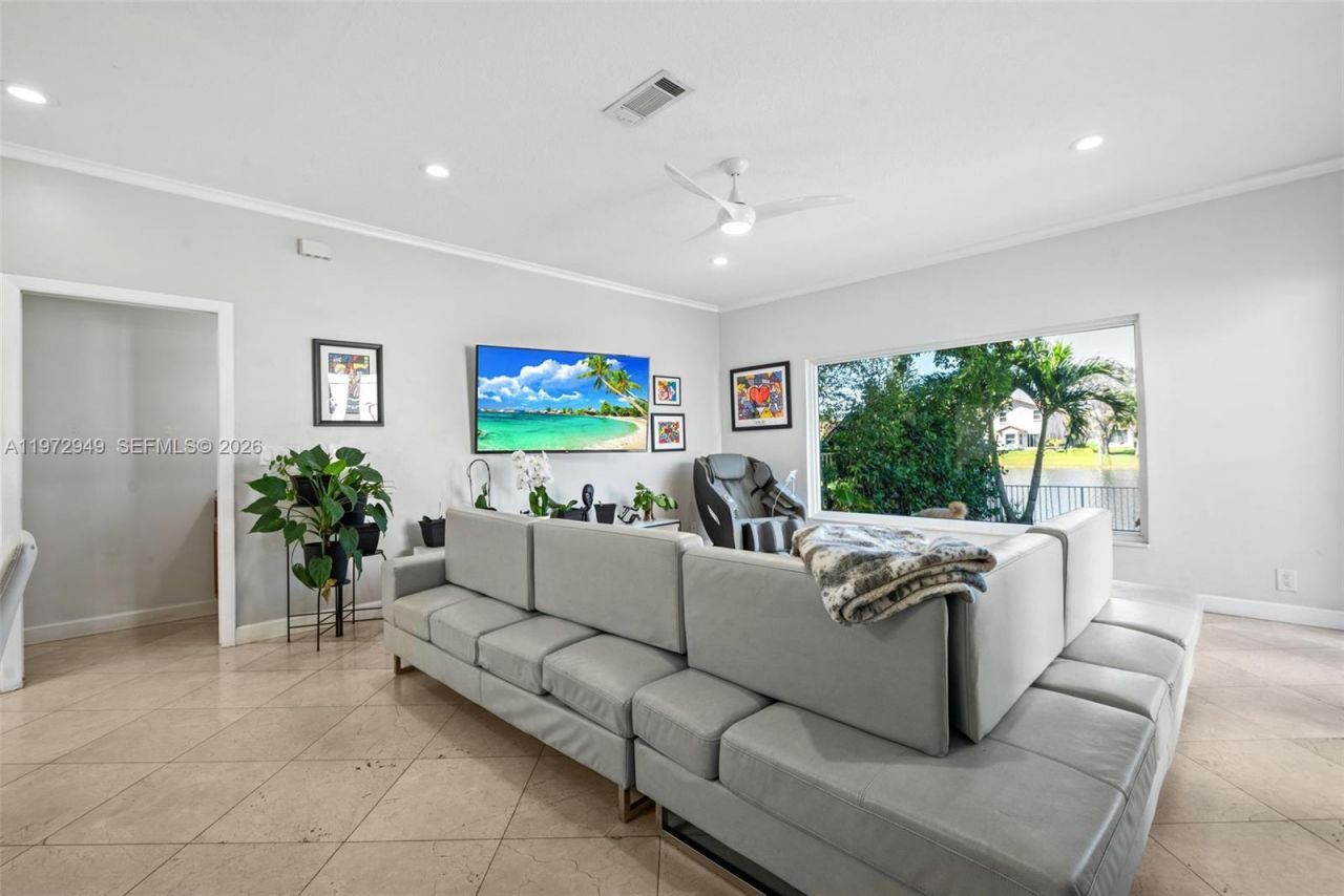 1026 SW 180th Ter, Pembroke Pines, FL 33029 Photo