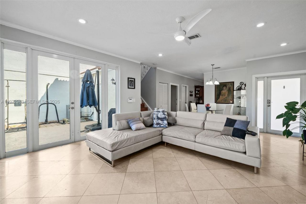 1026 SW 180th Ter, Pembroke Pines, FL 33029 Photo