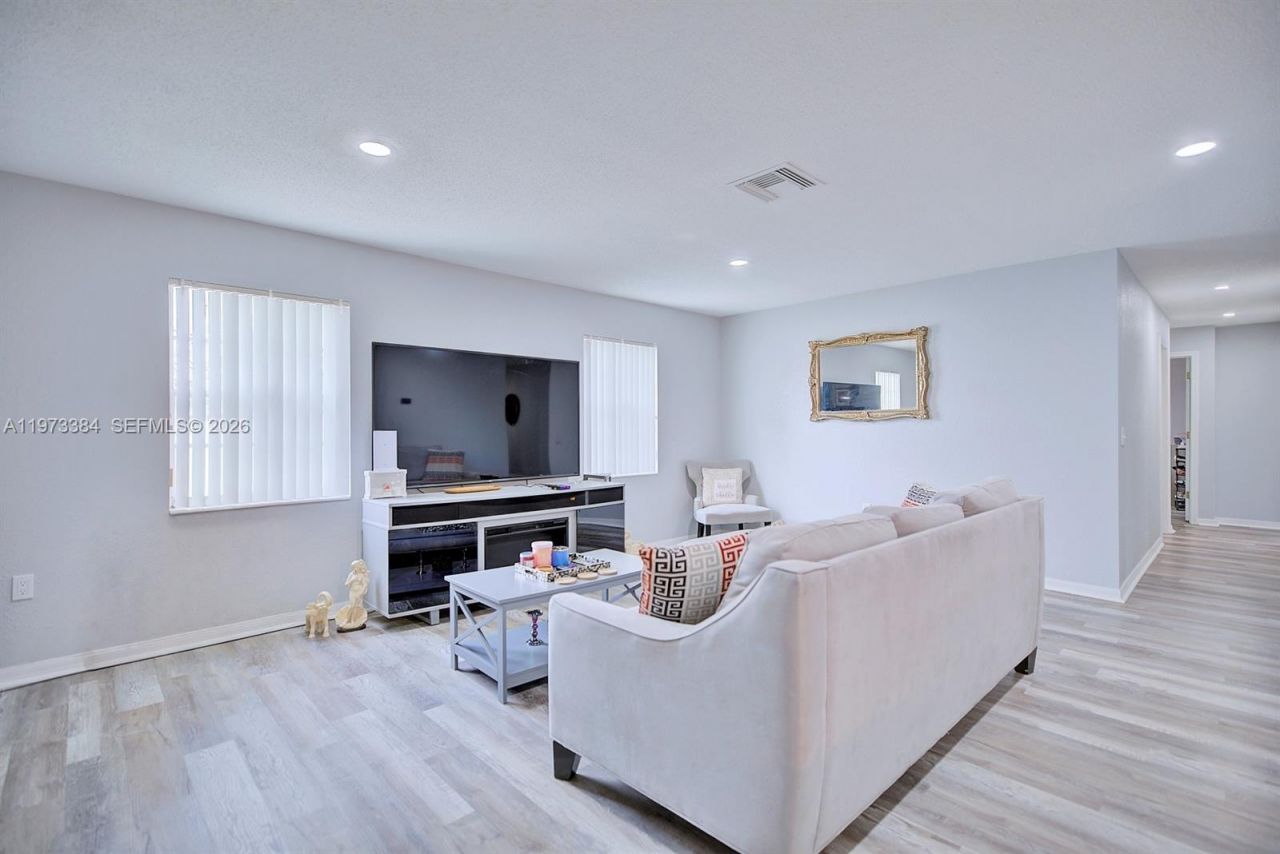 1718 Theon Street , Sebring, FL 33870 Photo