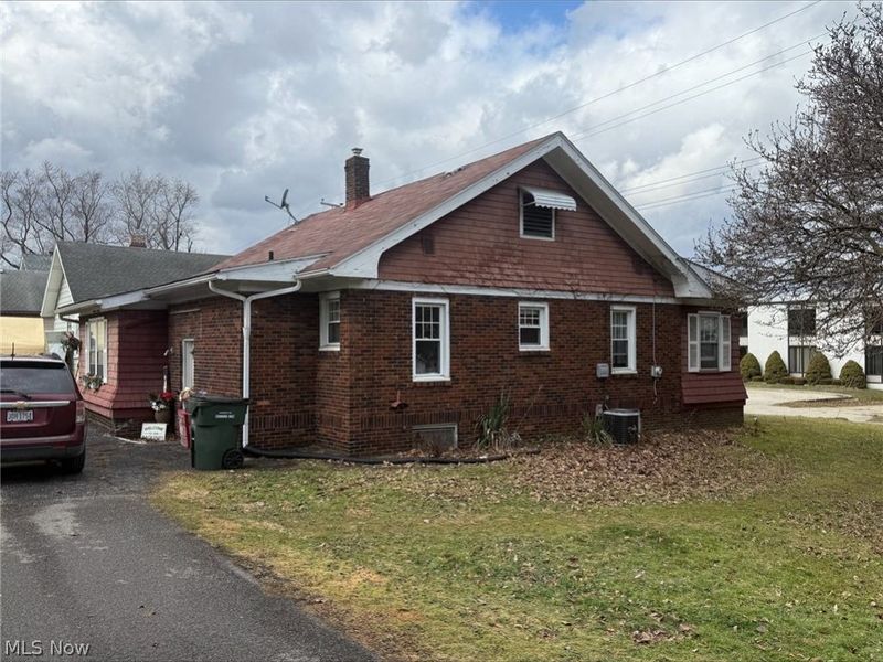 630 Munroe Falls Avenue, Cuyahoga Falls, OH 44221 Photo 2