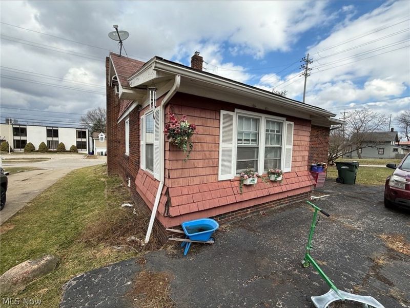 630 Munroe Falls Avenue, Cuyahoga Falls, OH 44221 Photo 3