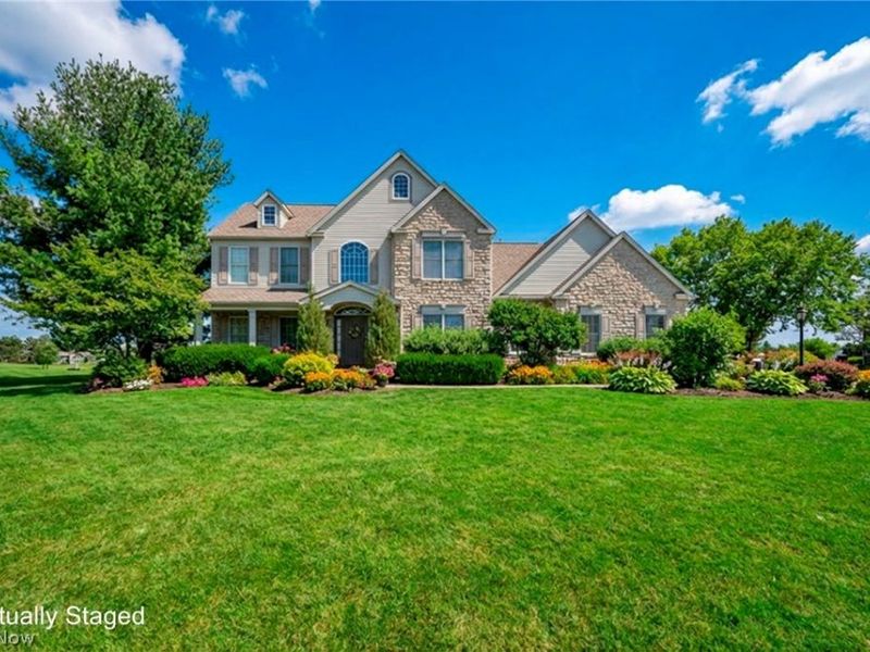 6245 Highland Green Drive, Medina, OH 44256 Photo 2