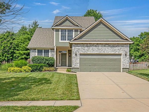 895 N Diane Drive, Olathe, KS 66061