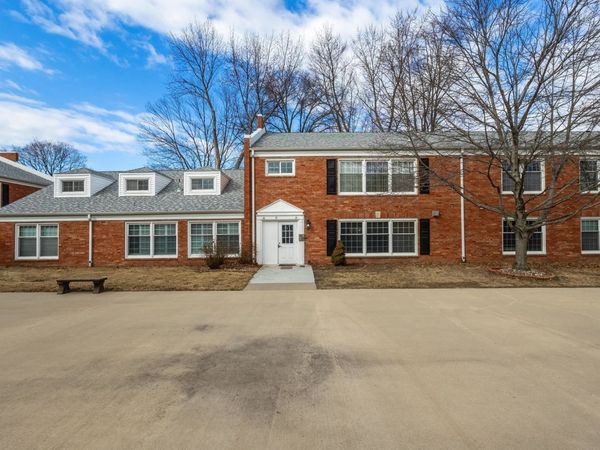 3215 E Locust Street , Unit 14, Davenport, IA 52803