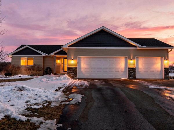 845 Lakewood Trail, Young America, MN 55397
