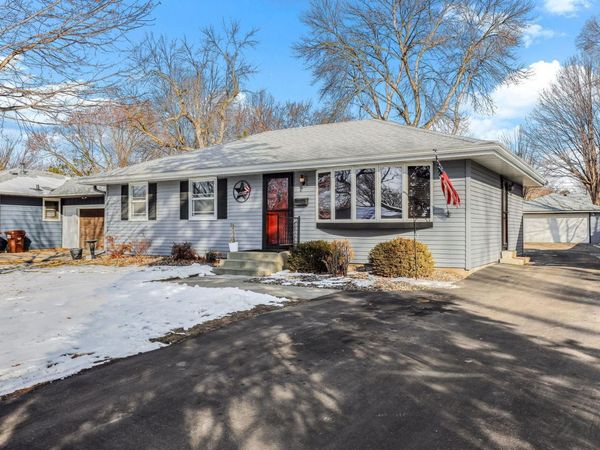 910 6th Street W, Hastings, MN 55033