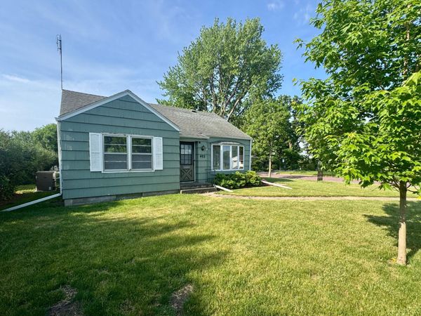402 E Walnut Street, Redwood Falls, MN 56283