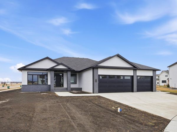 927 50th Avenue W, West Fargo, ND 58078