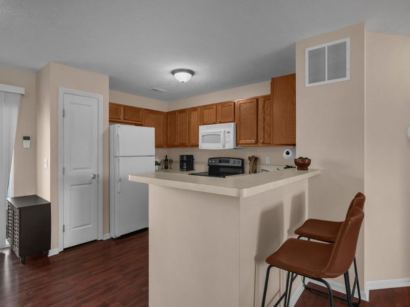 1010 Hartford Village Boulevard , Columbus, OH 43228 Photo 13