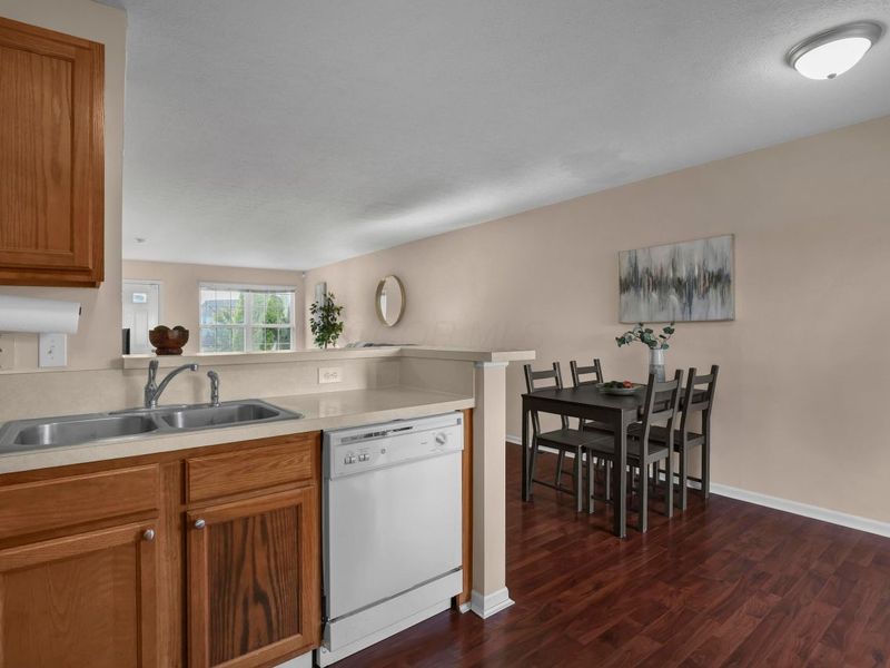 1010 Hartford Village Boulevard , Columbus, OH 43228 Photo 14