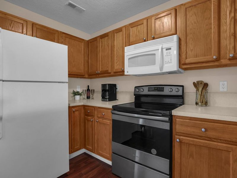 1010 Hartford Village Boulevard , Columbus, OH 43228 Photo 15