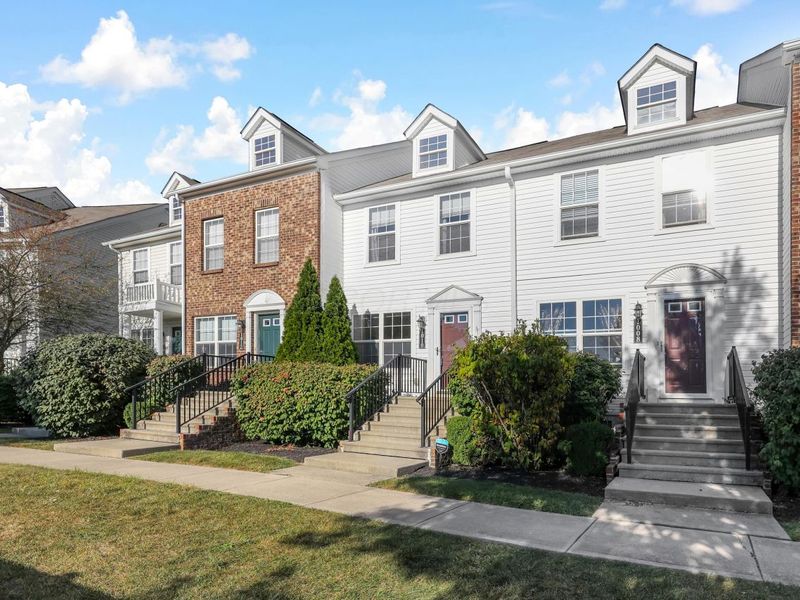 1010 Hartford Village Boulevard , Columbus, OH 43228 Photo 2