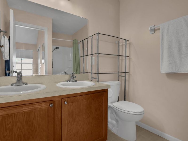 1010 Hartford Village Boulevard , Columbus, OH 43228 Photo 22