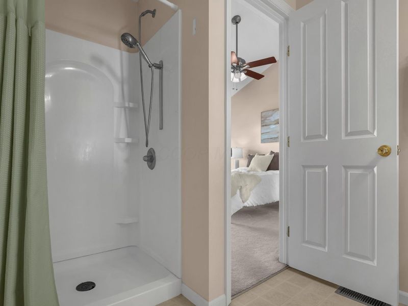 1010 Hartford Village Boulevard , Columbus, OH 43228 Photo 23