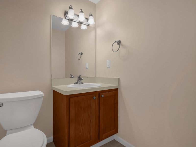 1010 Hartford Village Boulevard , Columbus, OH 43228 Photo 29