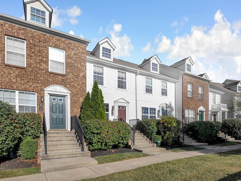 1010 Hartford Village Boulevard , Columbus, OH 43228 Photo 3