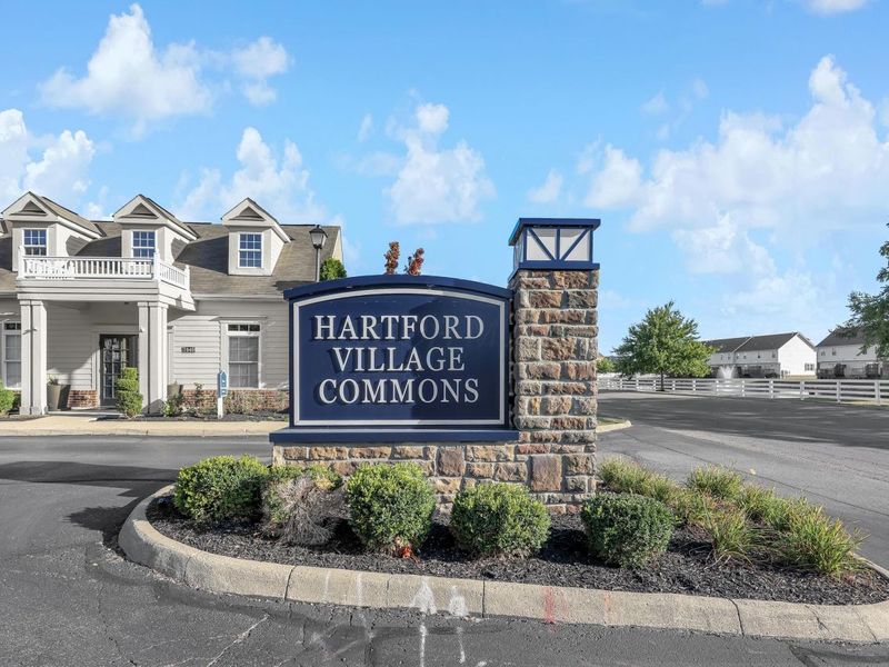 1010 Hartford Village Boulevard , Columbus, OH 43228 Photo 4