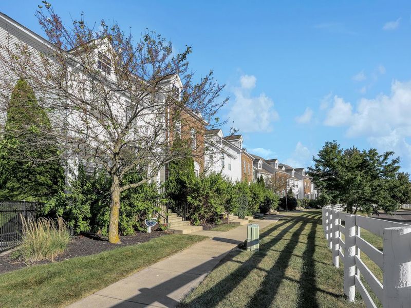 1010 Hartford Village Boulevard , Columbus, OH 43228 Photo 5