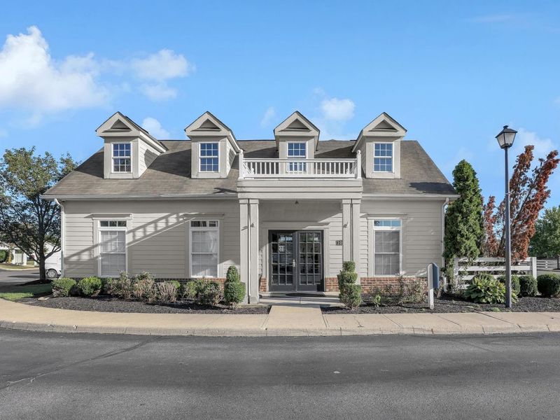 1010 Hartford Village Boulevard , Columbus, OH 43228 Photo 6