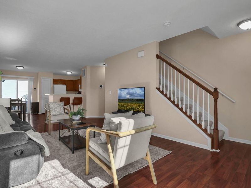 1010 Hartford Village Boulevard , Columbus, OH 43228 Photo 8