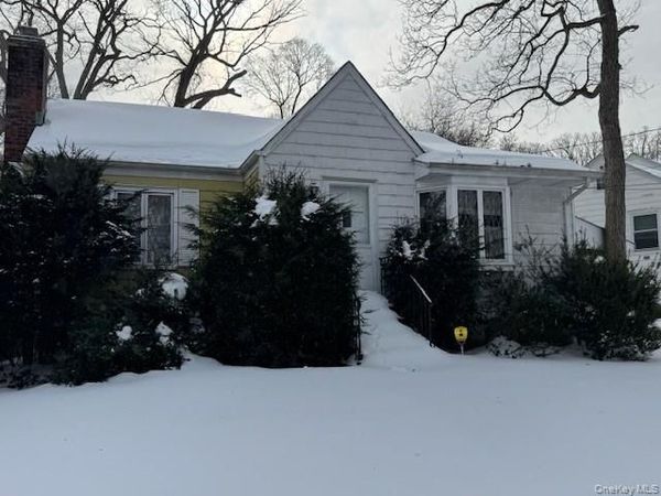 11 Birch Drive , Huntington Station, NY 11746