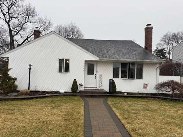 3914 Maplewood Drive , Seaford, NY 11783