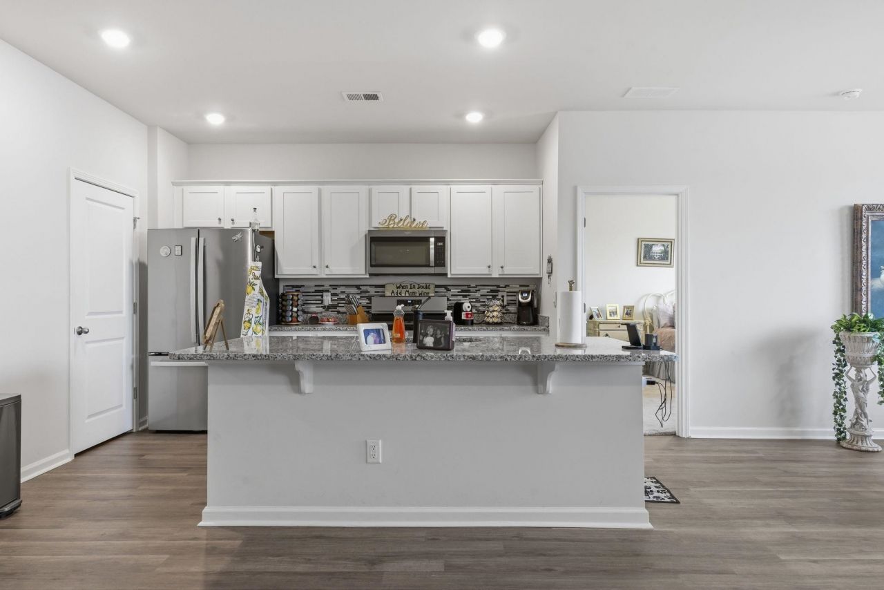 5032 Appleridge Dr.  Photo 9