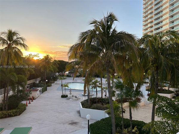 100 Bayview Dr, Unit 217, Sunny Isles Beach, FL 33160