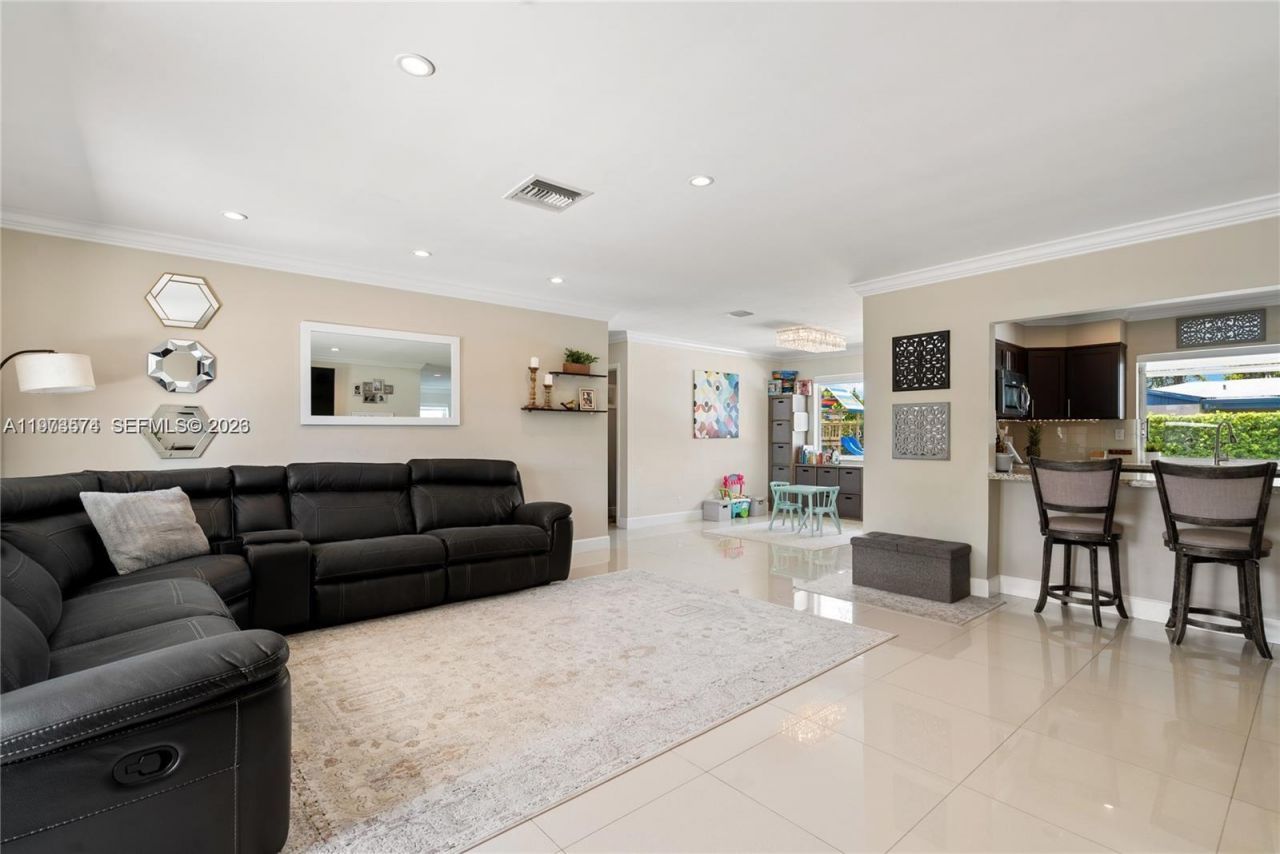 19900 SW 83rd Ave, Cutler Bay, FL 33189 Photo