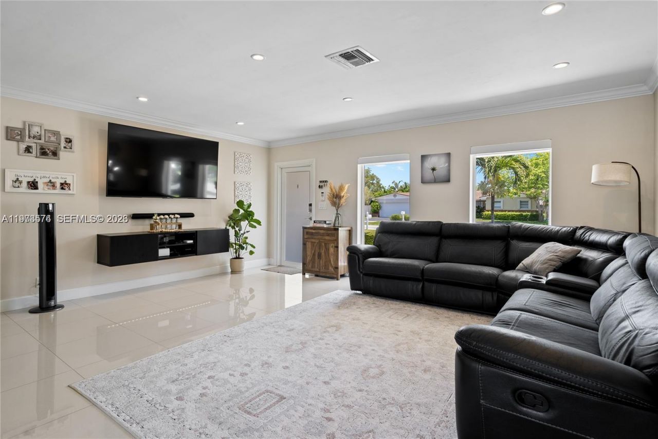 19900 SW 83rd Ave, Cutler Bay, FL 33189 Photo