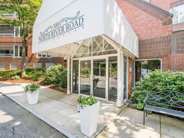 300 River Road, Unit 106, Manchester, NH 03104