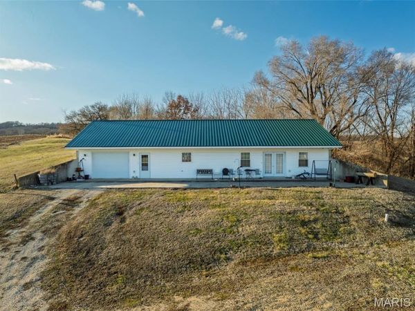 11742 Highway D, Louisiana, MO 63353