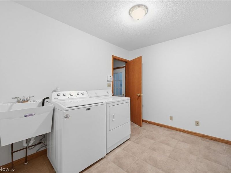 361 Hilltop Boulevard, Canfield, OH 44406 Photo 21