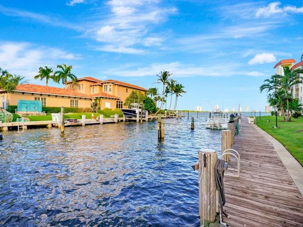 105 Paradise Harbour Boulevard, Unit 112, North Palm Beach, FL 33408